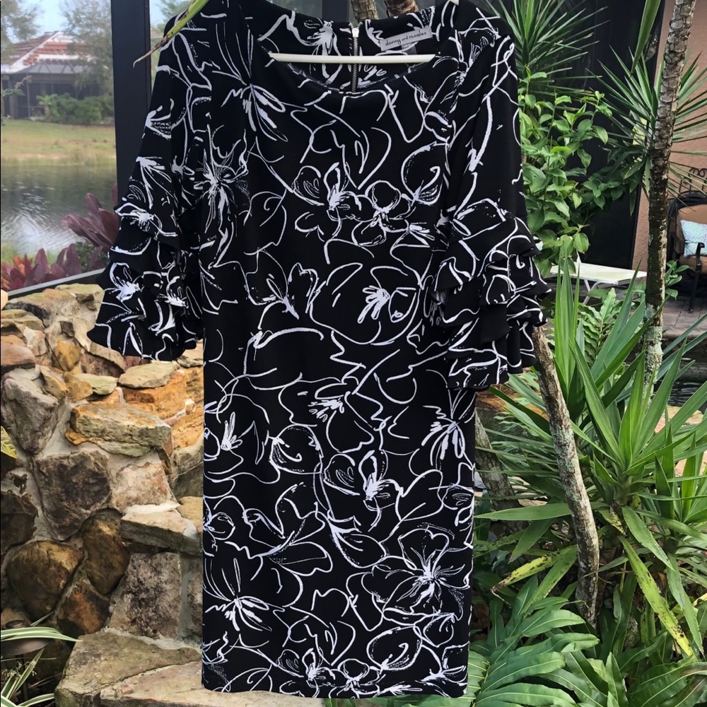 Black and white ruffle sleeve dress size M